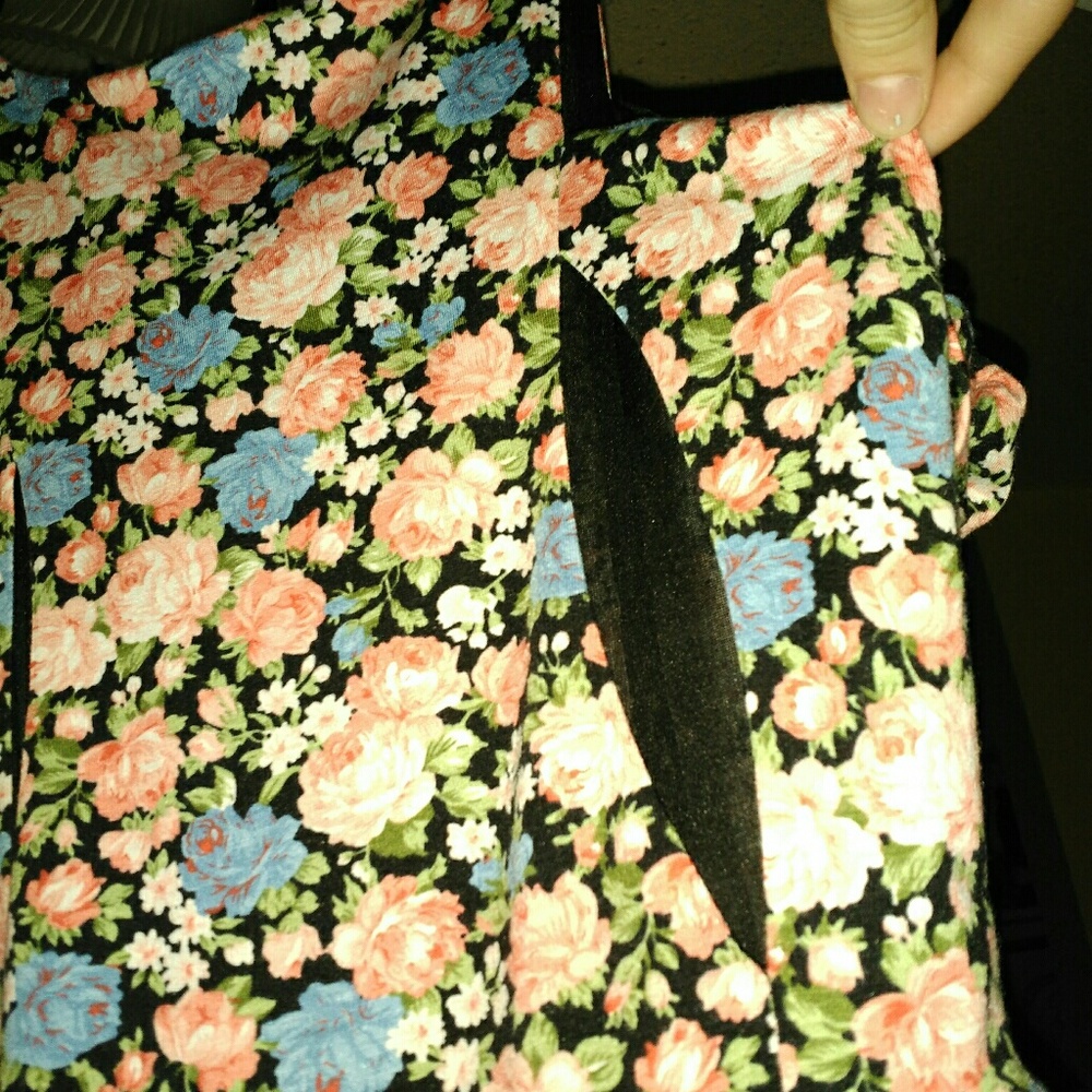 Spring dress - Picture 2 of 4